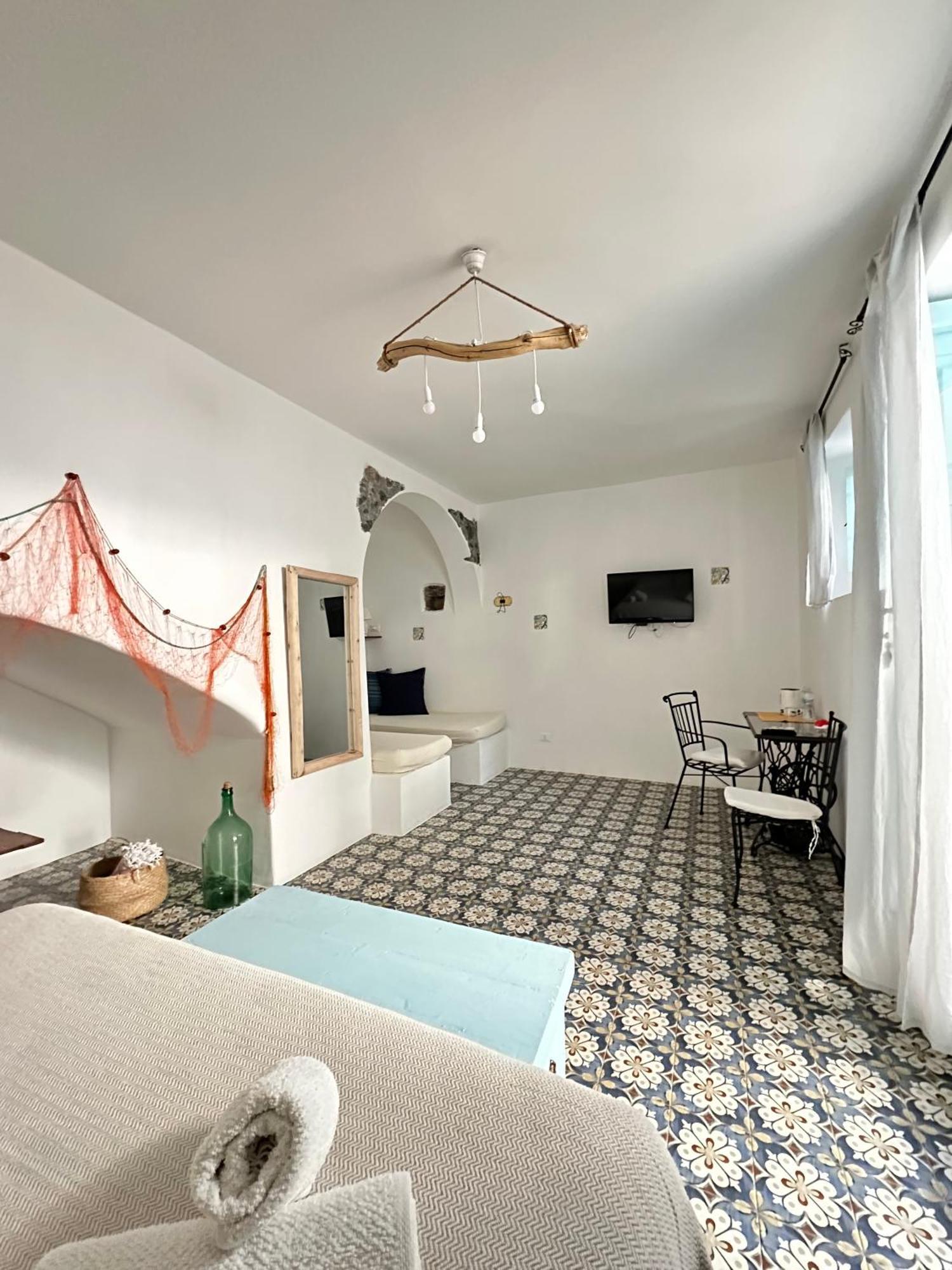 Antica Dimora Santa Marina Salina Bed & Breakfast Bagian luar foto