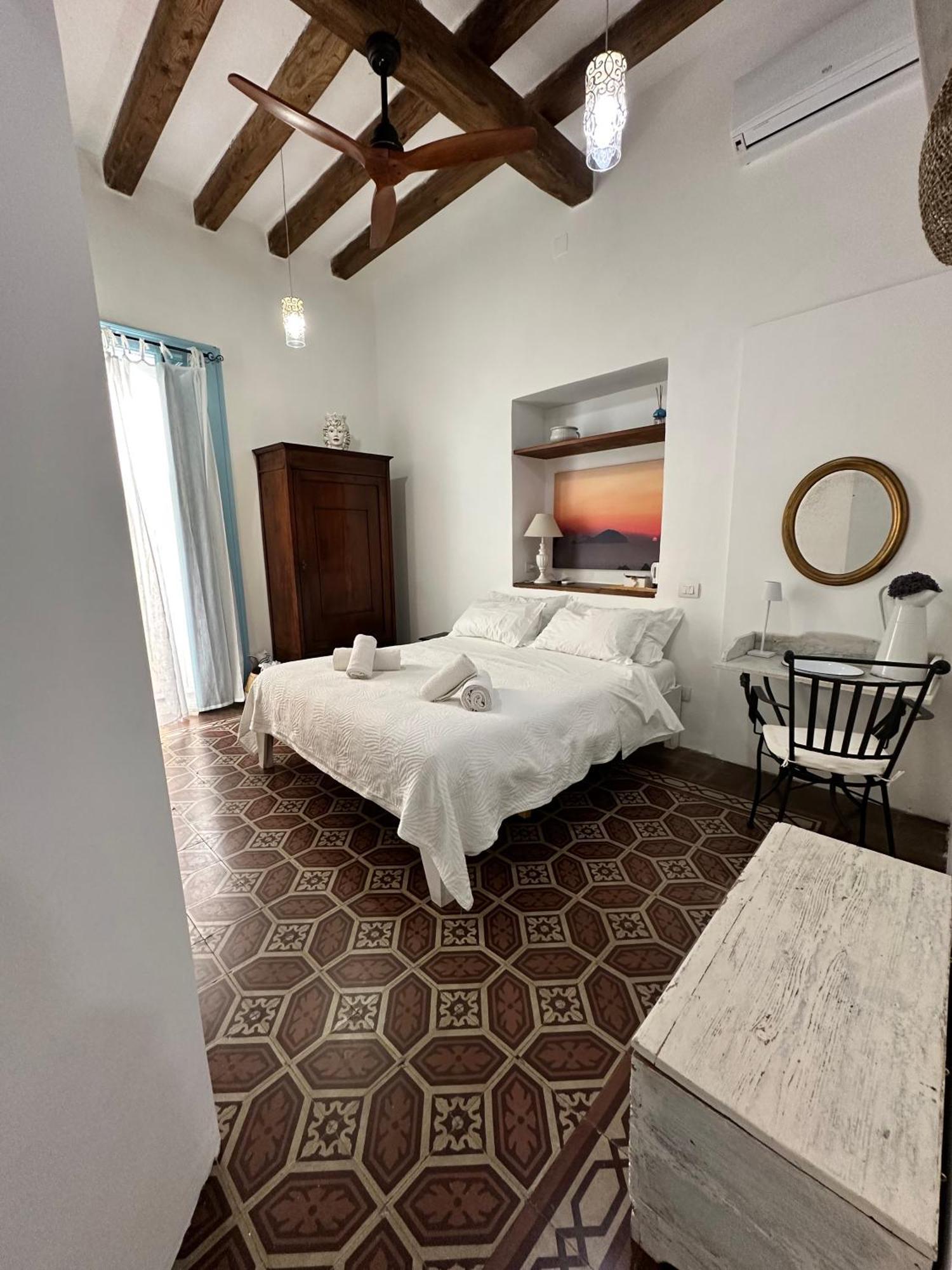 Antica Dimora Santa Marina Salina Bed & Breakfast Bagian luar foto