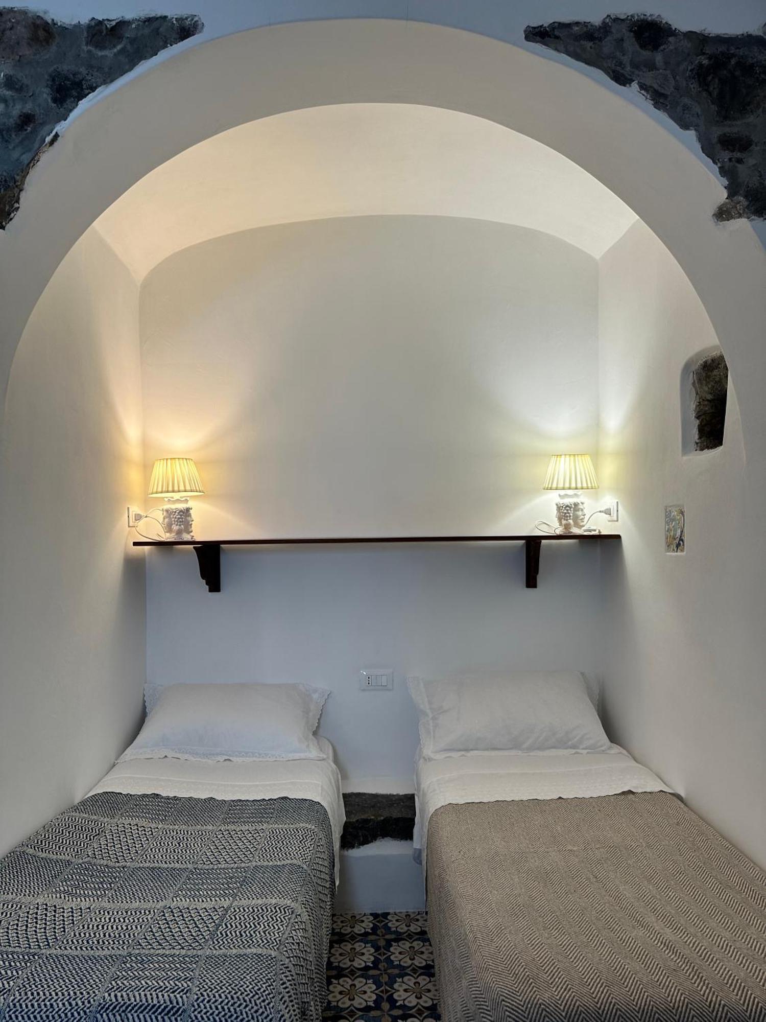 Antica Dimora Santa Marina Salina Bed & Breakfast Bagian luar foto